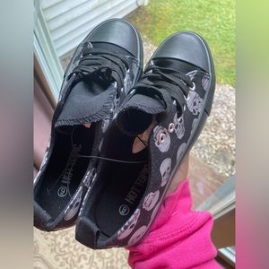 💀Hot Topic Skull Black Sneakers